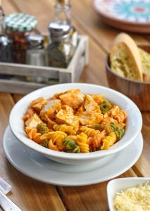 PASTA CON POLLO: UN PLATO NAVIDEÑO QUE ESTIMULA LA CREATIVIDAD.